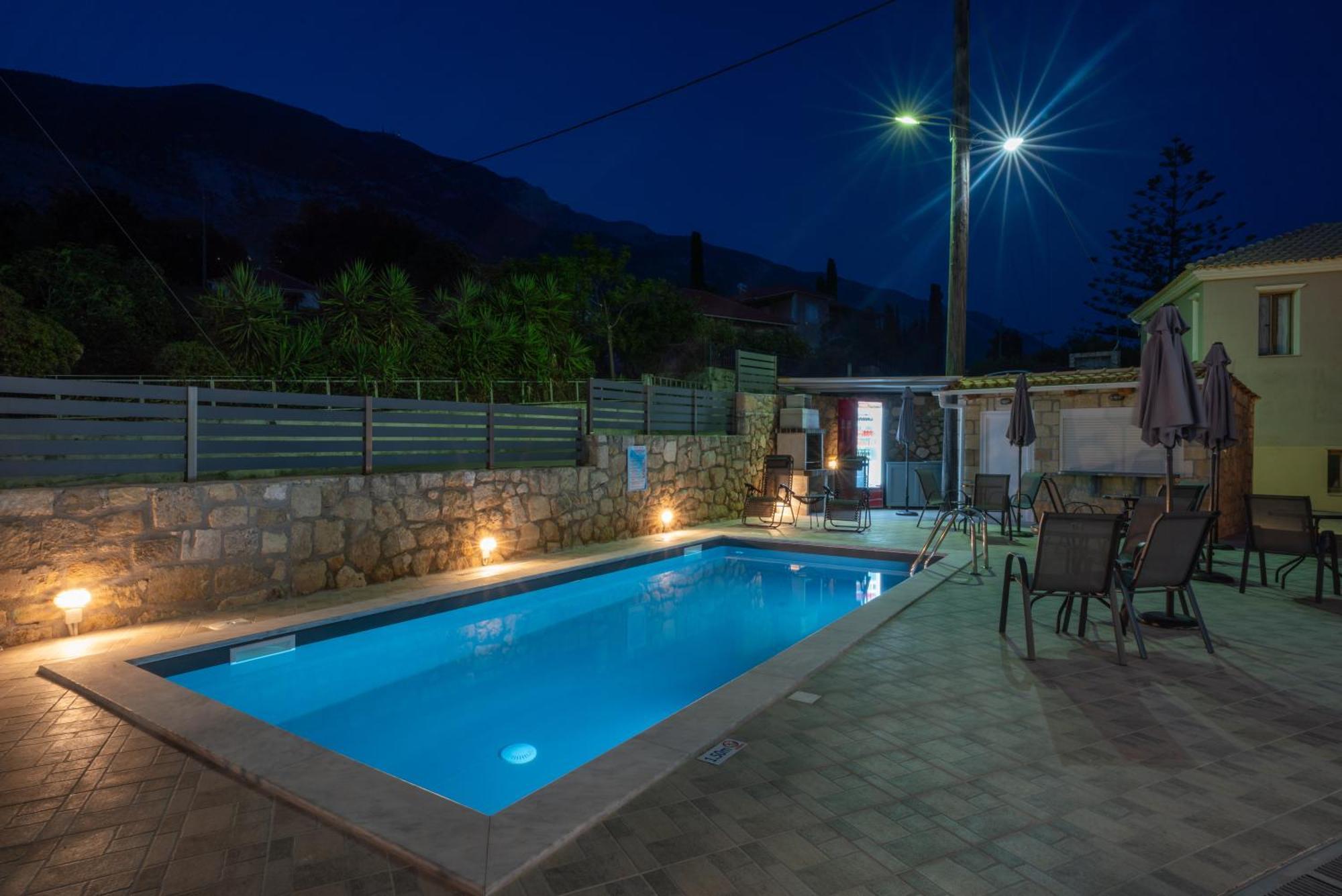 Sirines Aparthotel Vlachata Bagian luar foto